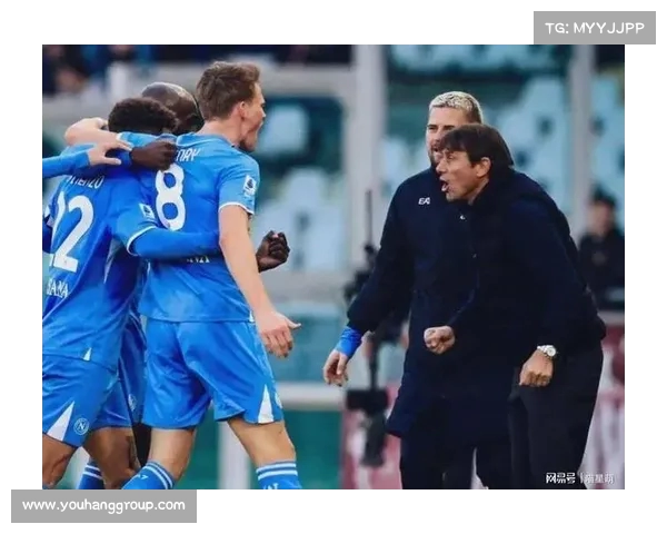 霍伊伦即将接受那不勒斯体检 大批球迷现场等候支持